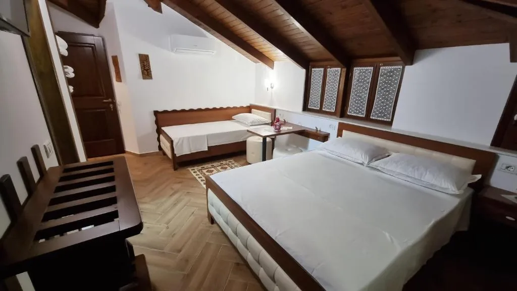 Triple Room with Balcony — Master Hotel